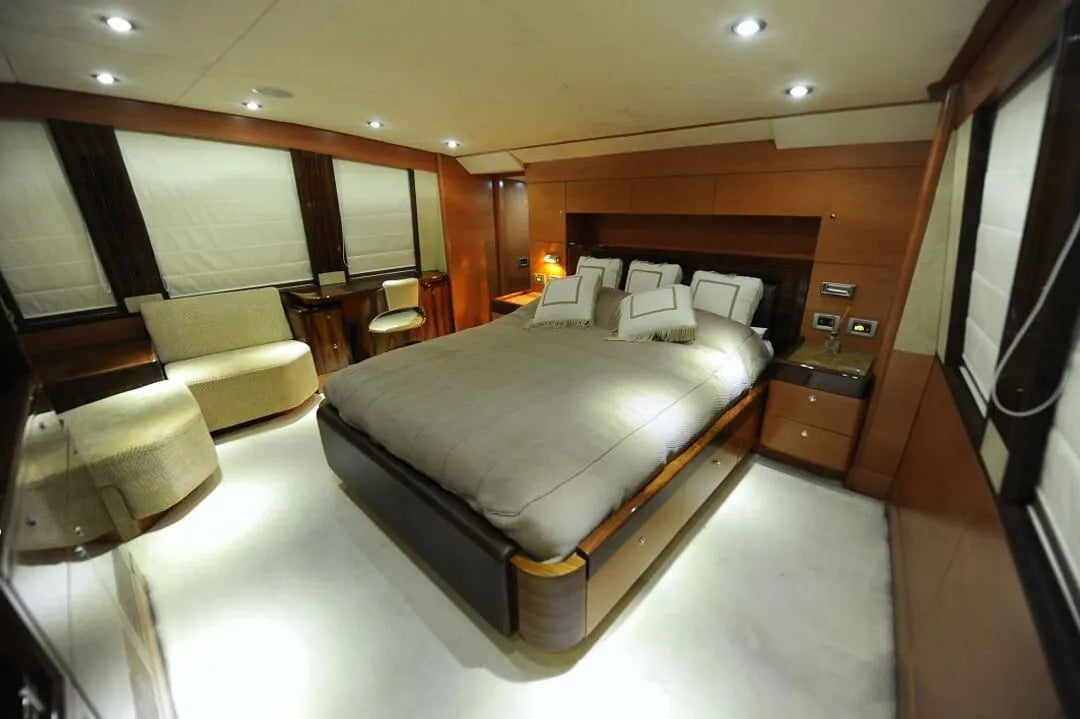 105ft | Super Yacht with Jacuzzi
