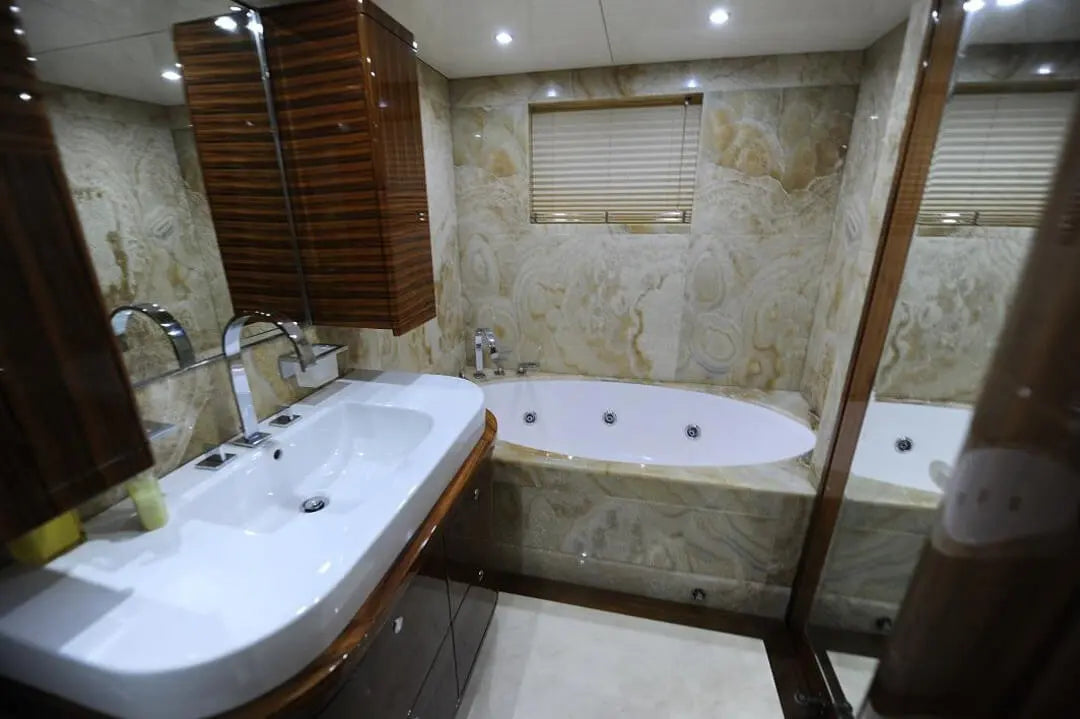 105ft | Super Yacht with Jacuzzi