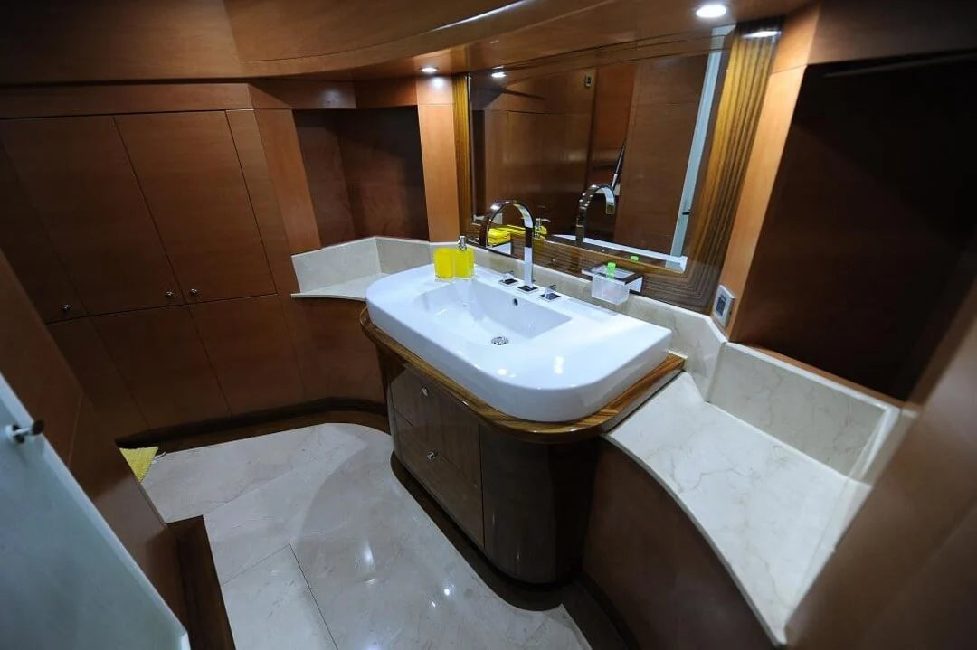 105ft | Super Yacht with Jacuzzi