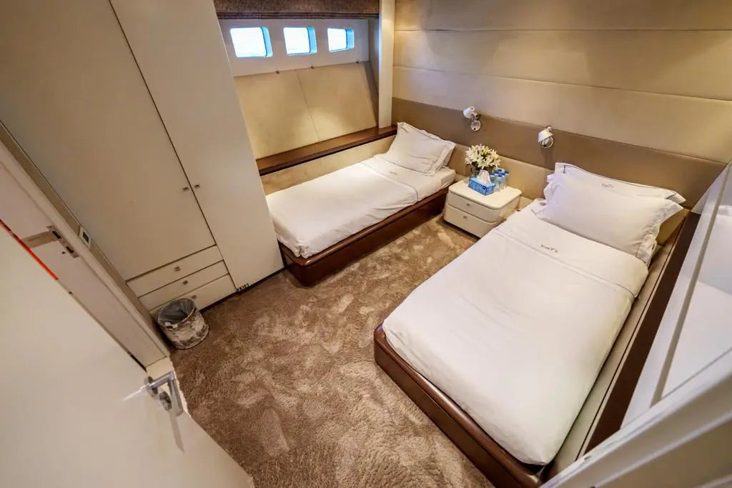 TANYA 108 Party Flybridge