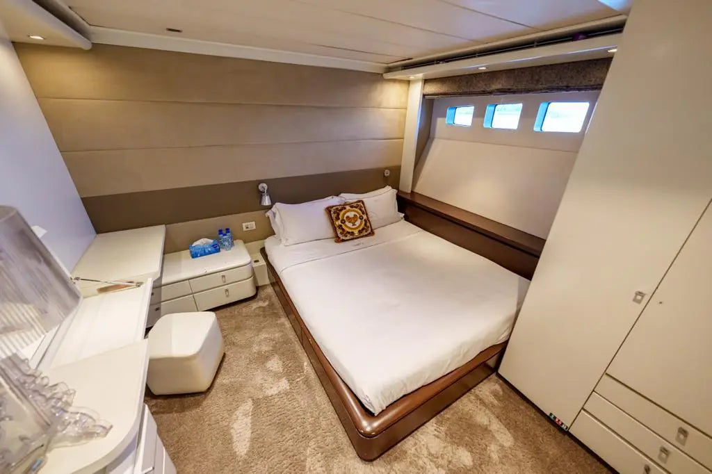 TANYA 108 Party Flybridge
