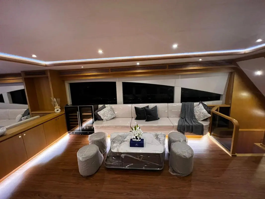110ft | CB Marine with Jacuzzi
