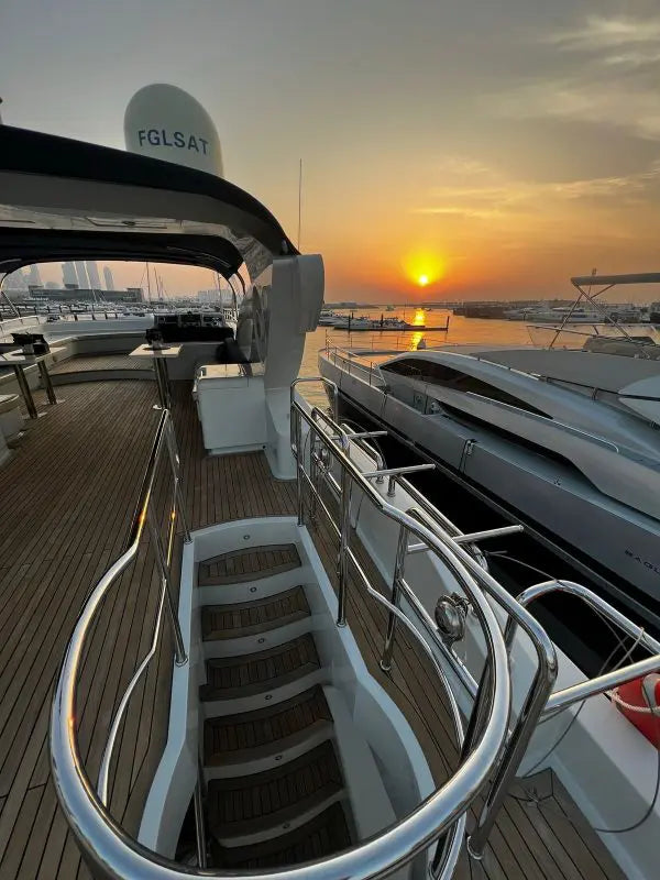 110ft | CB Marine with Jacuzzi