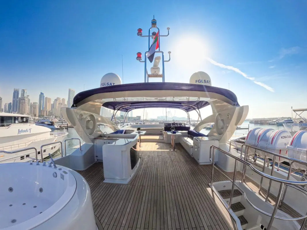 110ft | CB Marine with Jacuzzi
