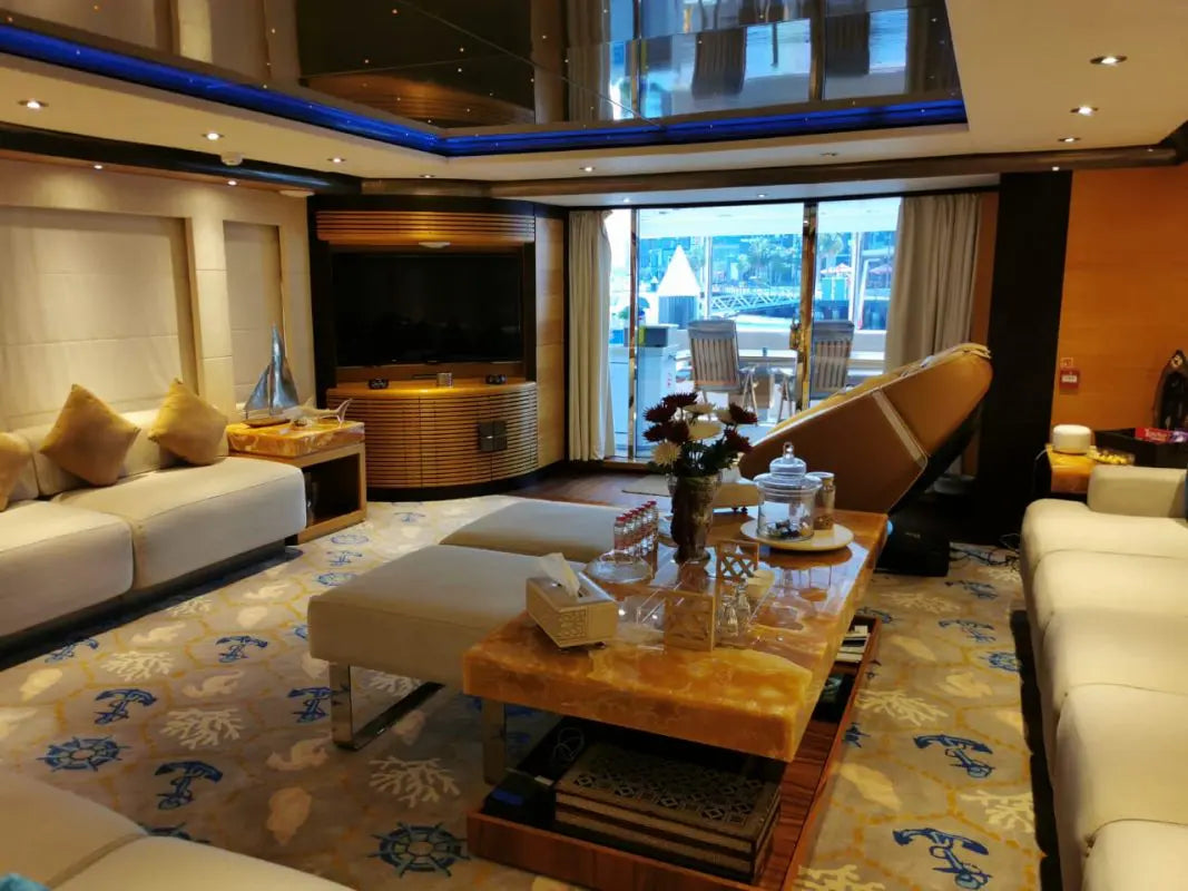 124ft | Super Yacht with Jacuzzi