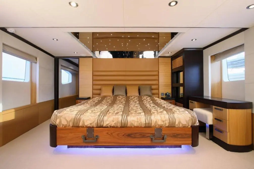 124ft | Super Yacht with Jacuzzi