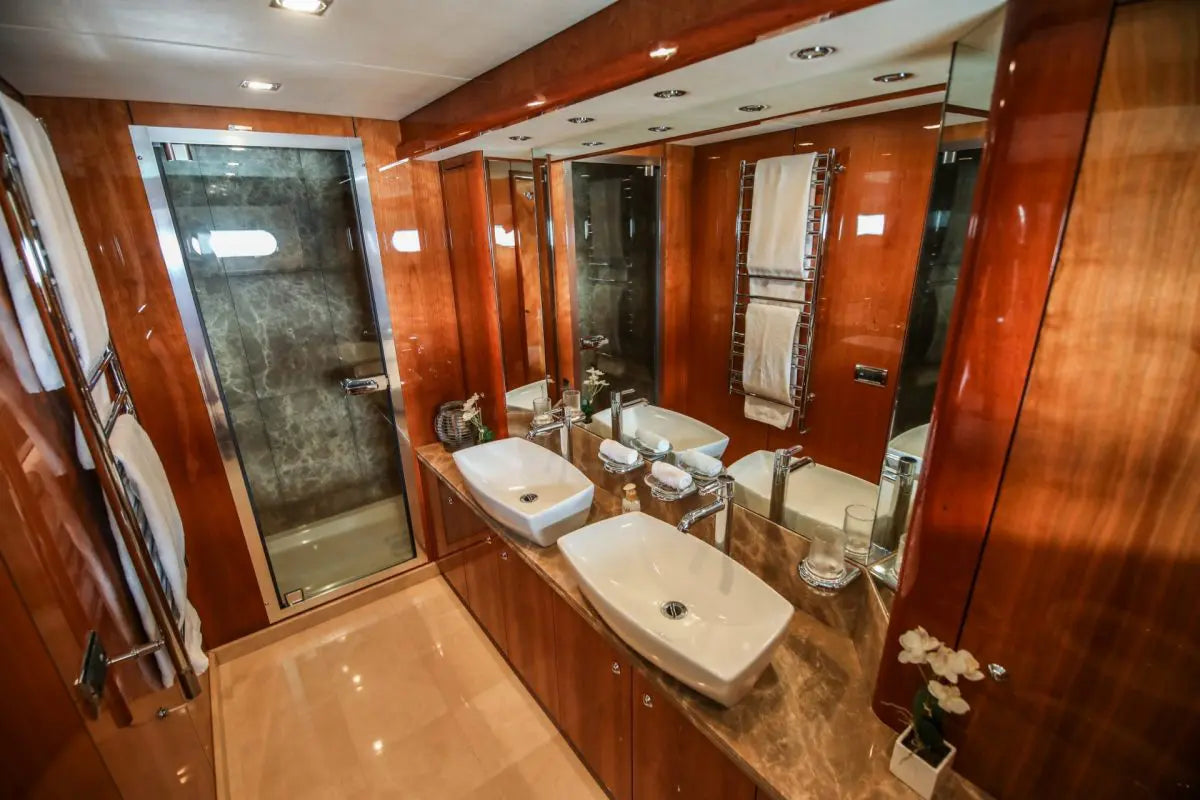 90ft | Sunseeker 90 Flybridge