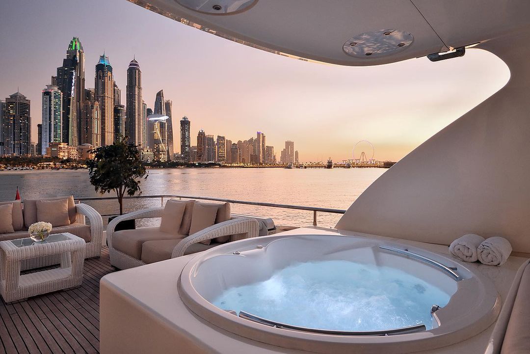 95ft | PR Marine Jacuzzi