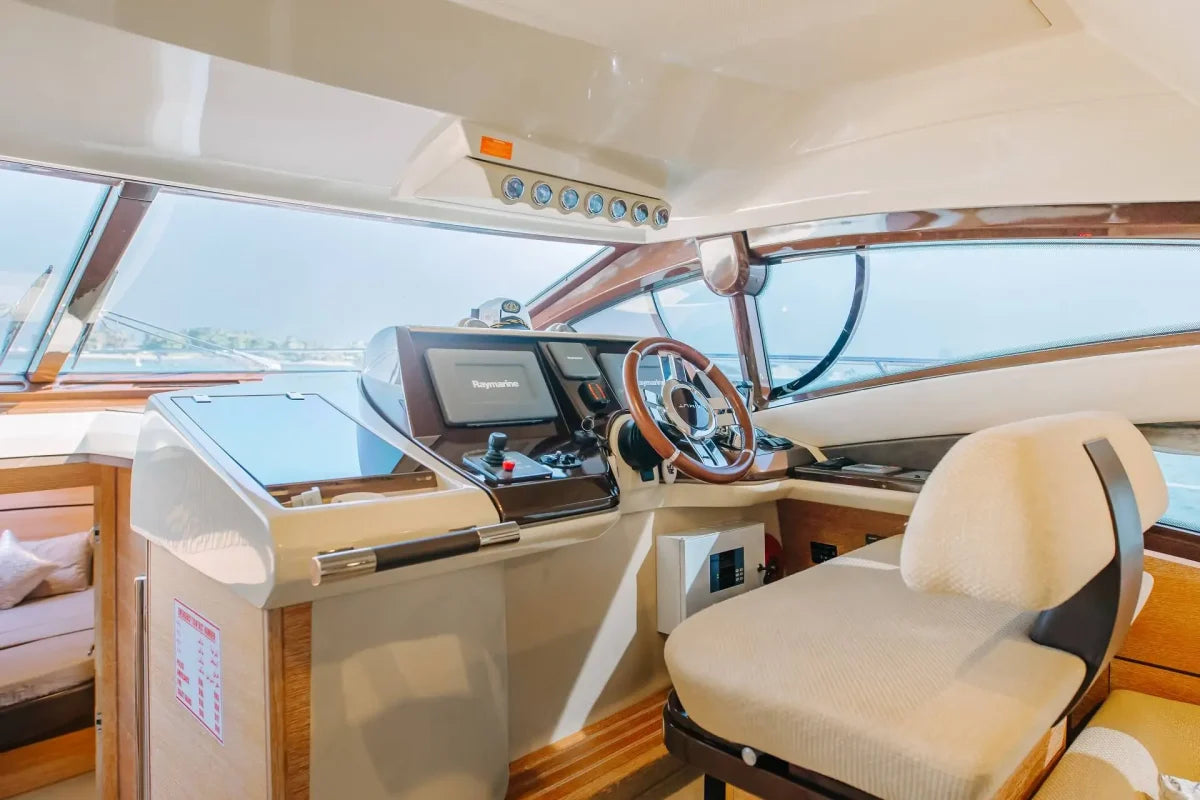 50ft | Azimut Flybridge
