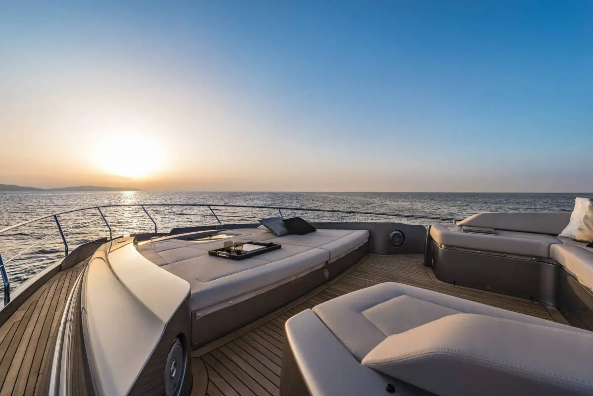 2021 Pershing 8X VIP
