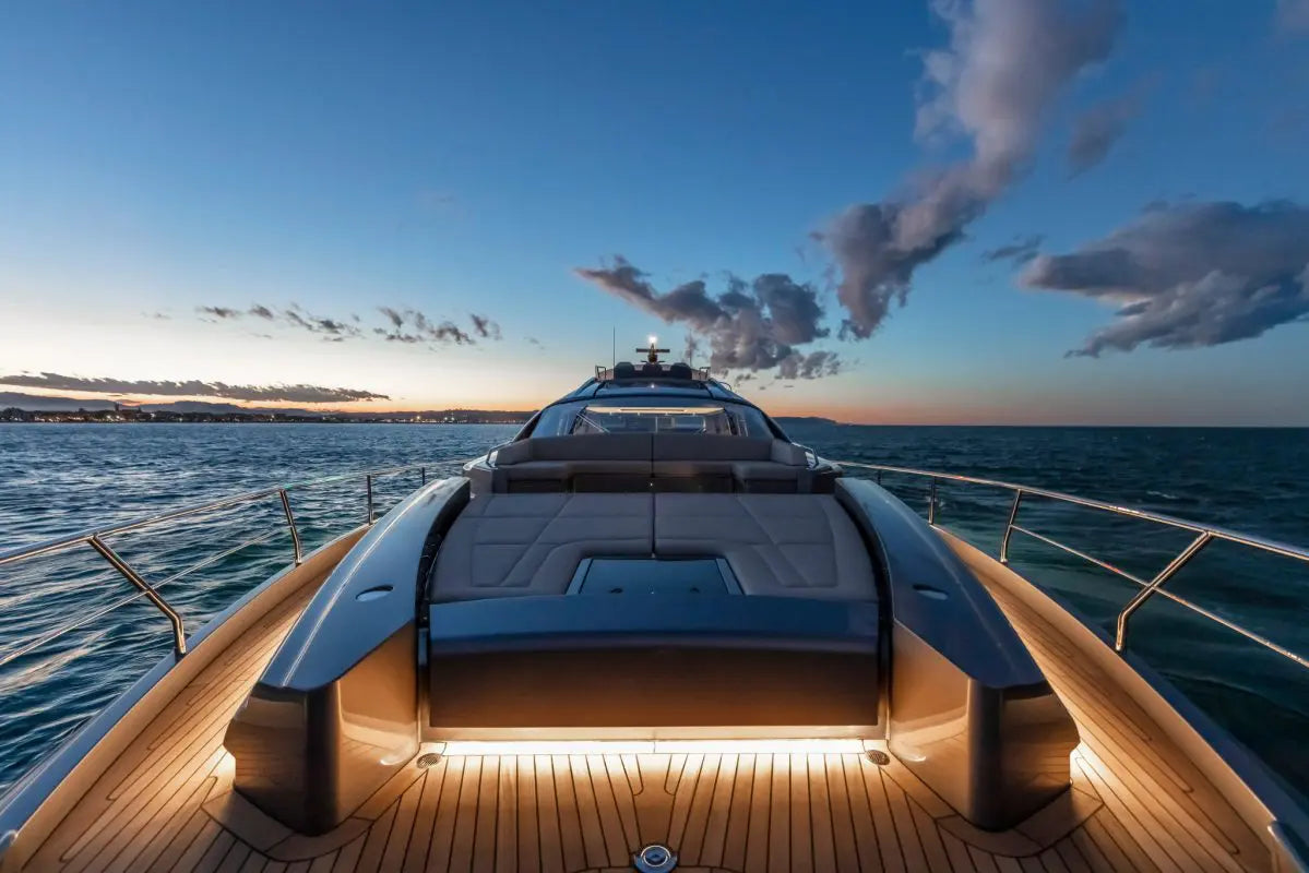 2021 Pershing 8X VIP