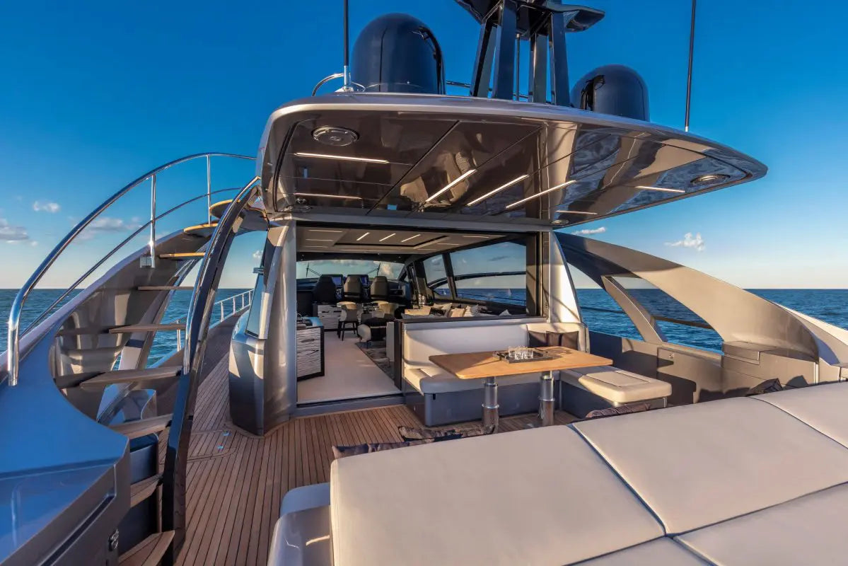 2021 Pershing 8X VIP