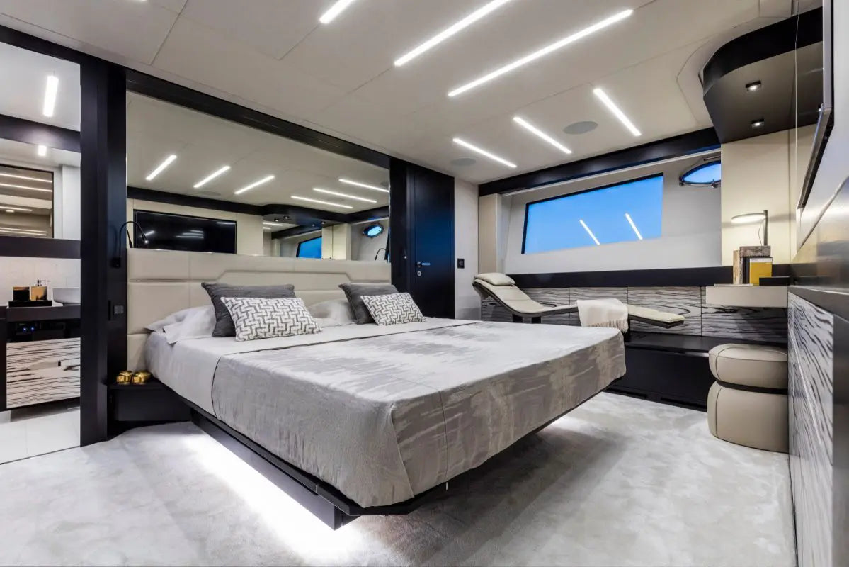 2021 Pershing 8X VIP