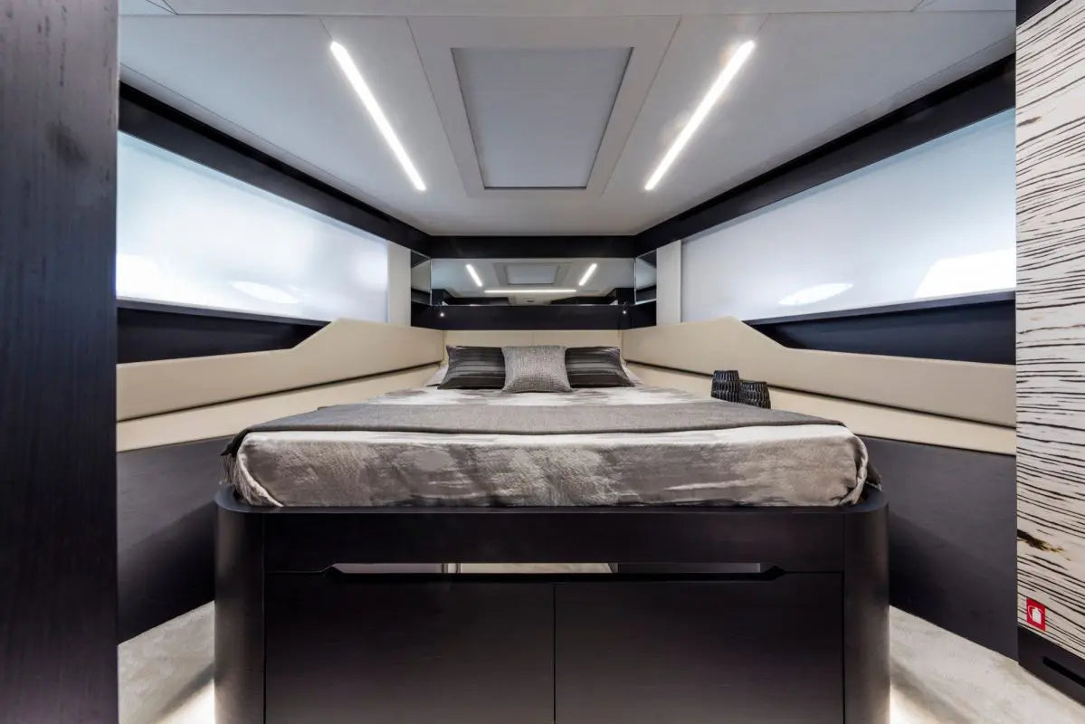 2021 Pershing 8X VIP