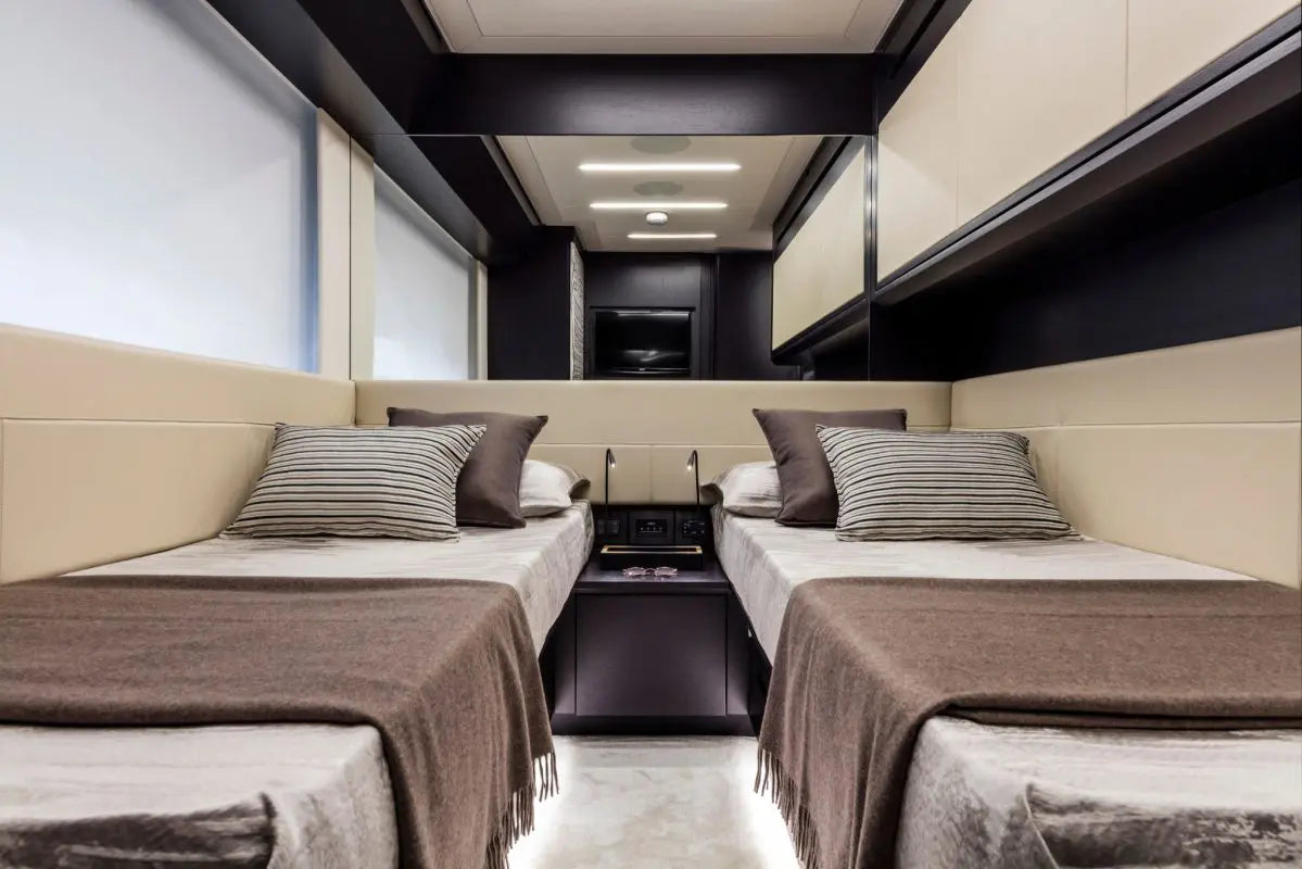 2021 Pershing 8X VIP