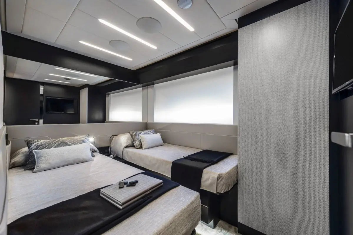 2021 Pershing 8X VIP