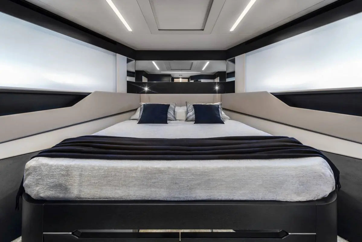 2021 Pershing 8X VIP