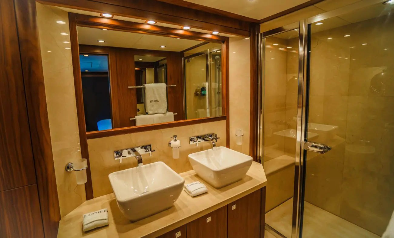Sunseeker 131 VIP Jacuzzi