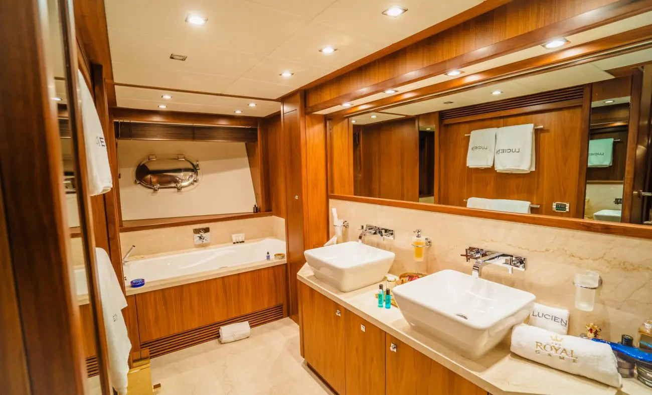 Sunseeker 131 VIP Jacuzzi