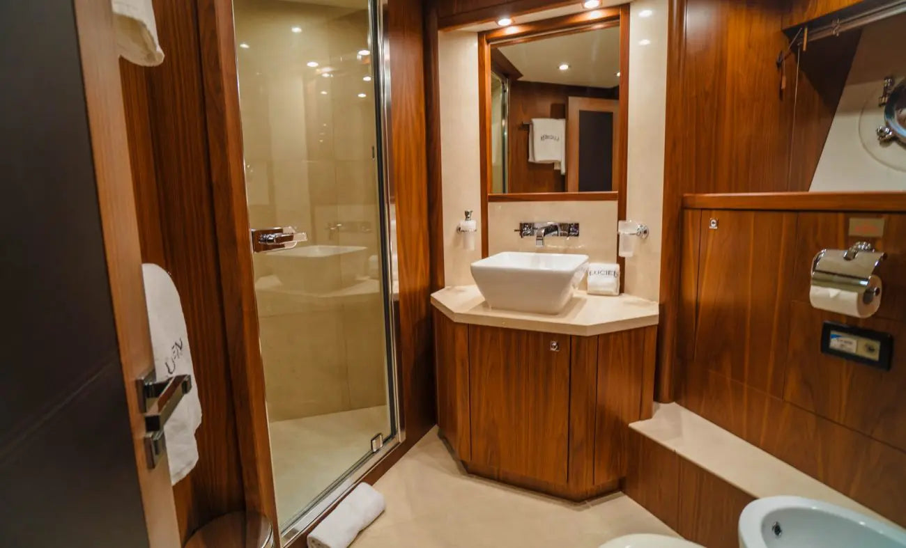 Sunseeker 131 VIP Jacuzzi