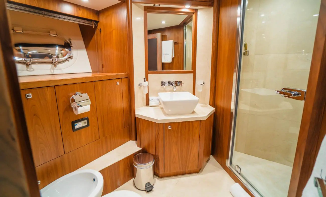 Sunseeker 131 VIP Jacuzzi