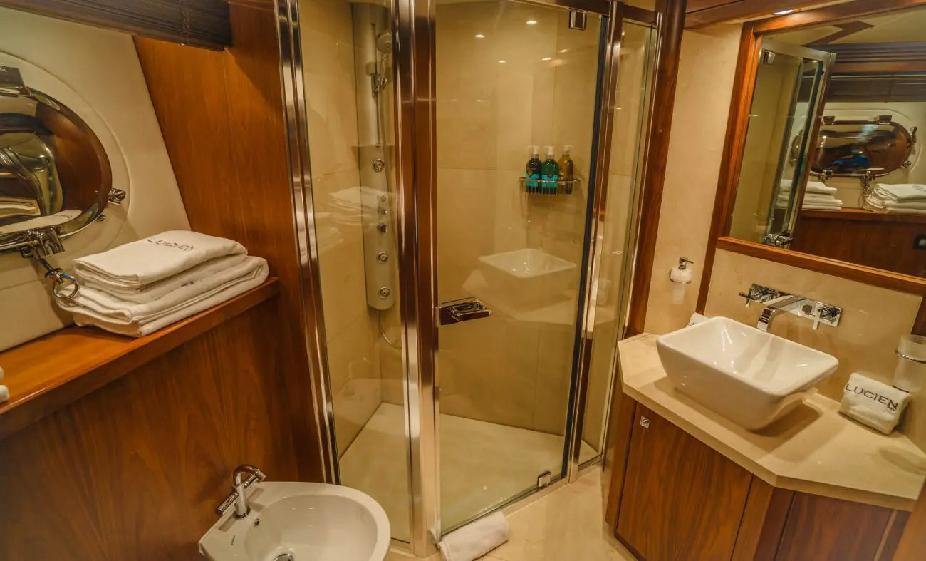 Sunseeker 131 VIP Jacuzzi